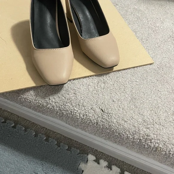 heels - Picture 3 of 3